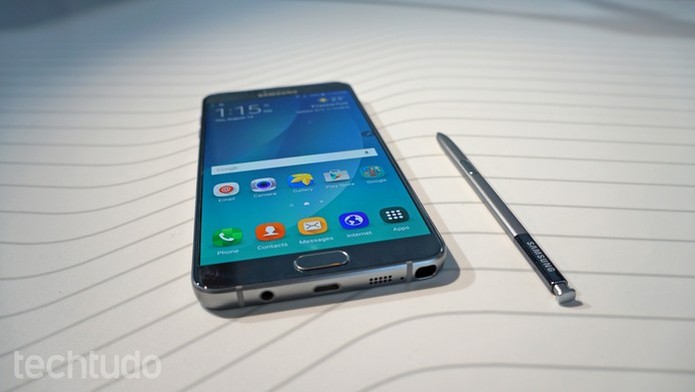 Galaxy Note 5 tem caneta S-Pen auto-ejetável (Foto: Galaxy Note 5 tem caneta S-Pen auto-ejetável )