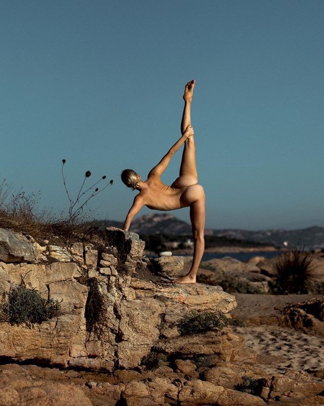  (Foto: Nude Yoga Girl / reprodução Instagram )