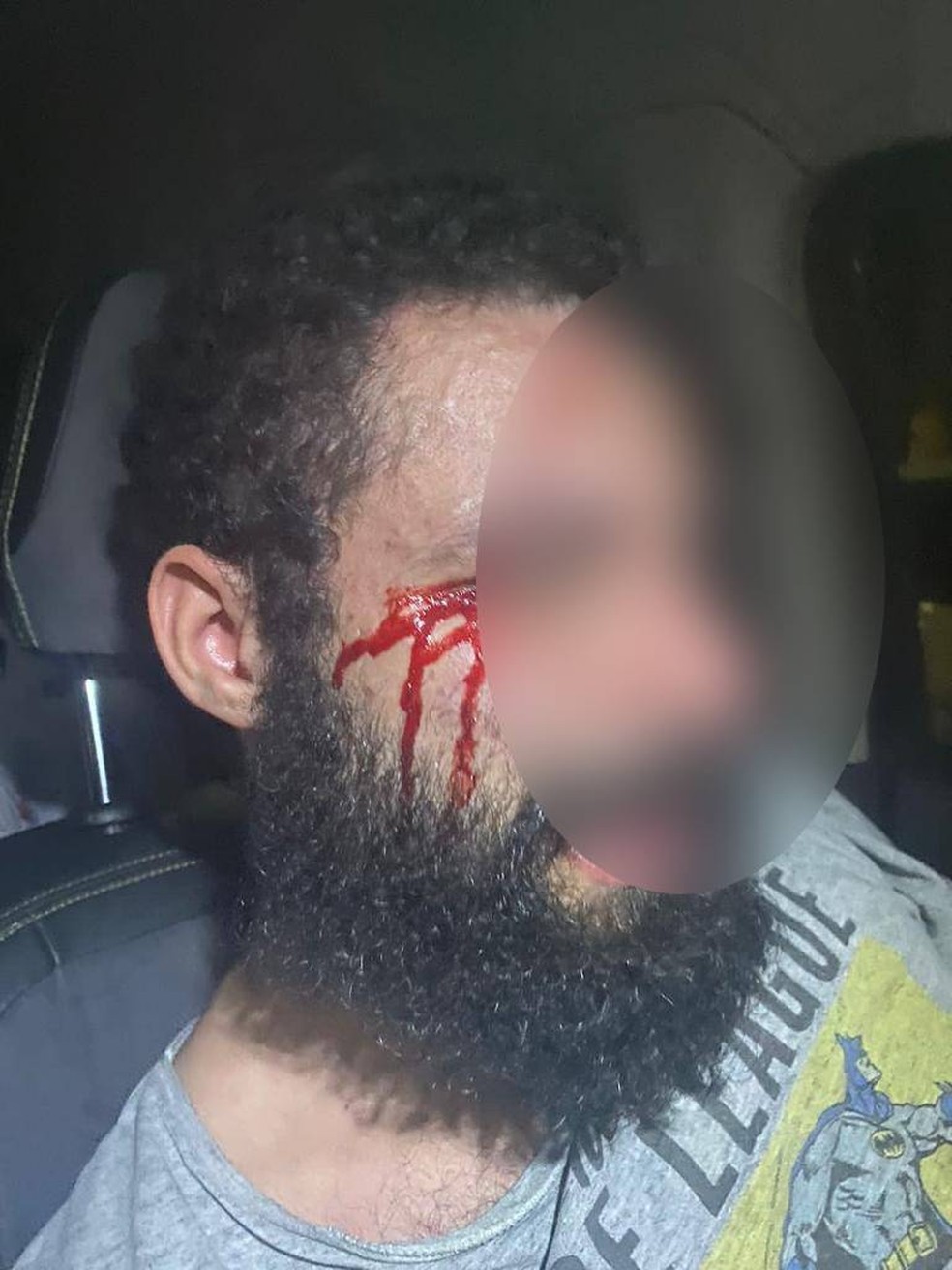 Homem era agredido por médica em Taubaté — Foto: Reprodução