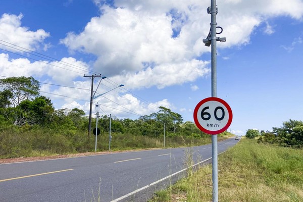 Equipamentos têm placas que indicam velocidade máxima permitida no trecho — Foto: Agência Pará/Divulgação 