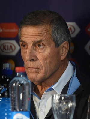 Oscar Tabárez coletiva Uruguai (Foto: AFP)