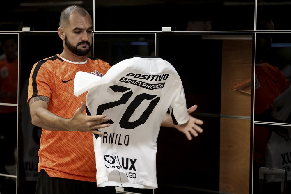 Danilo avalia aposentadoria em dezembro e está menos resistente a ganhar cargo no Corinthians
