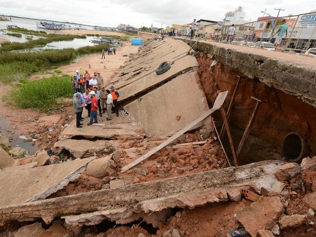 Parte do cais de arrimo desabou após fortes chuvas em dezembro (Foto: Divulgação/Prefeitura de Santarém)