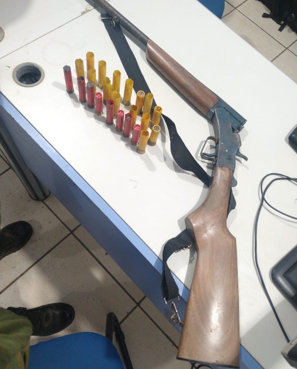 Arma de fogo encontrada durante operação em RO — Foto: Polícia Ambiental/Reprodução