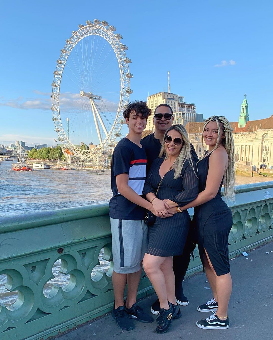 Carla Perez e família em viagem à Londres (Foto: Reprodução/Instagram)