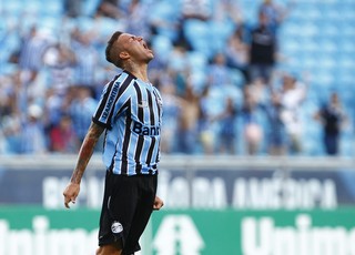 Grêmio quer boa venda para sair do sufoco e ainda espera mais por Luan