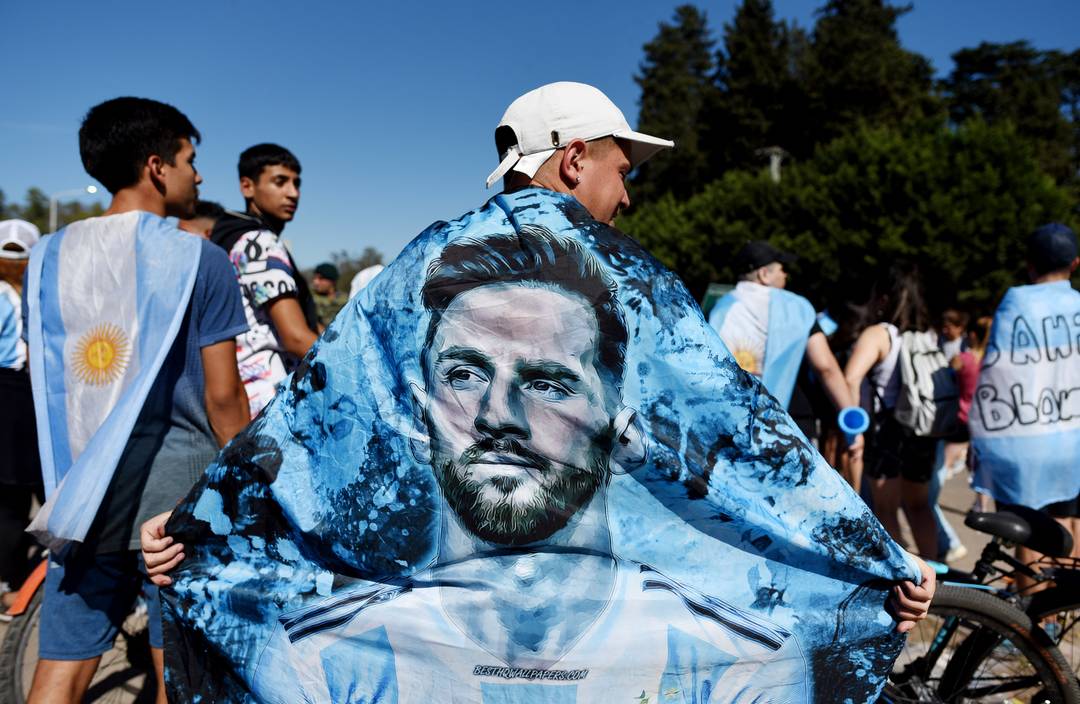 Torcida da Argentina e bandeira de Messi na festa do tri da Copa do Mundo