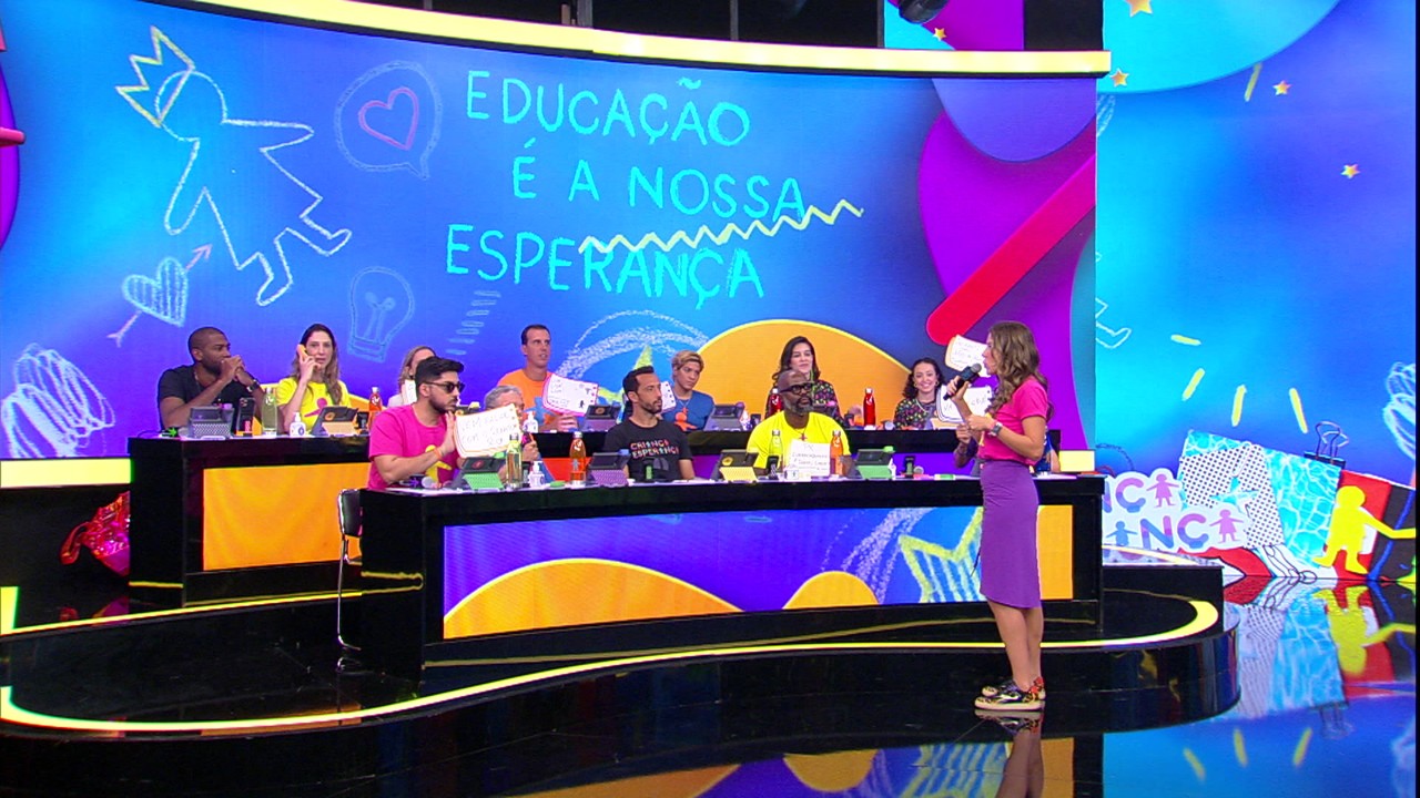 Parreira e Nenê falam da Copa, e Magno Navarro imita Renato Gaúcho no mesão do Criança Esperança