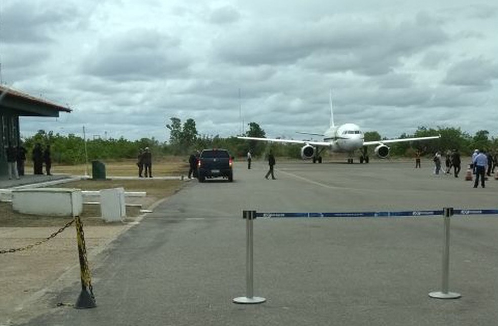 Aeronave do presidente pousou na base área às 10h46 (hora local) e ele seguiu para reunião com autoridades locais (Foto: Arquivo pessoal)