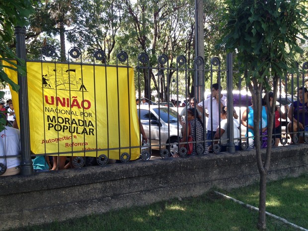 Servidores da empresa protestaram contra a subdelegação da Agespisa (Foto: Gilcilene Araújo/G1)