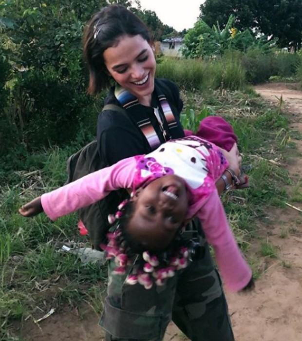 Bruna Marquezine se encanta com medina angolana (Foto: Reprodução Instagram)