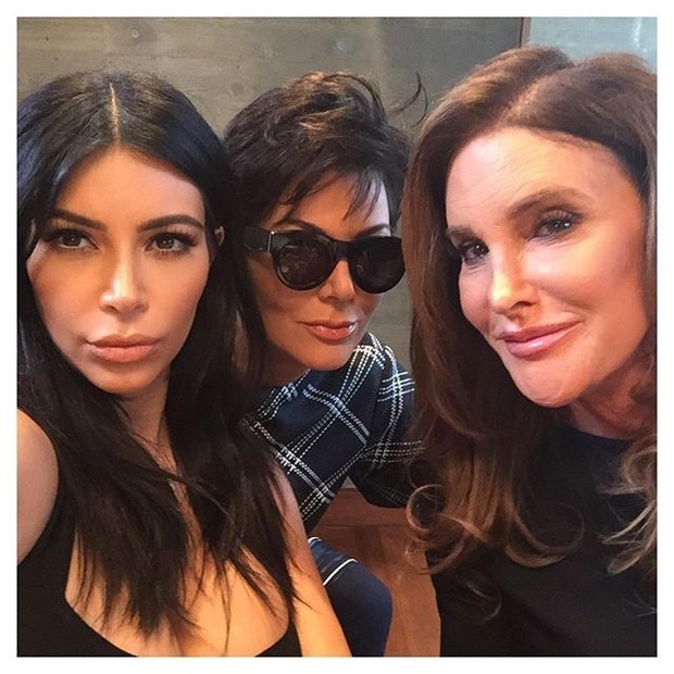 Kim Kardashian com os pais, Kris Jenner e Caitlyn Jenner (Foto: Reprodução/Instagram)