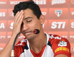 Com lesão na coxa esquerda, Ganso inicia recuperação no Reffis