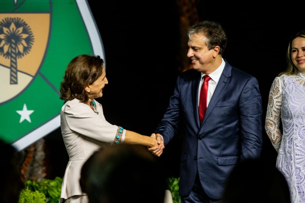 Ex-governador Camilo Santana declara apoio à candidatura de Izolda Cela ao governo do estado. — Foto: Thiago Gadelha/SVM