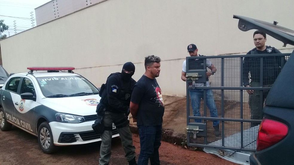 Quadrilha teria clonado carros e documentos em Araguaína (Foto: Leandro Manhães/TV Anhanguera)