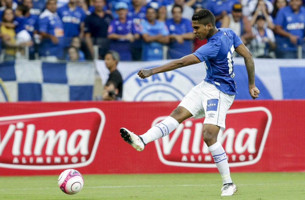 Alô, Fred! Raniel brilha, pede passagem e se credencia à titularidade no Cruzeiro