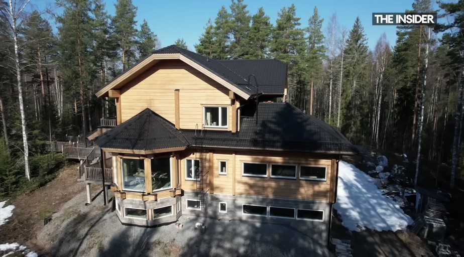 A casa construída por amigo de Putin está abandonada na Finlândia