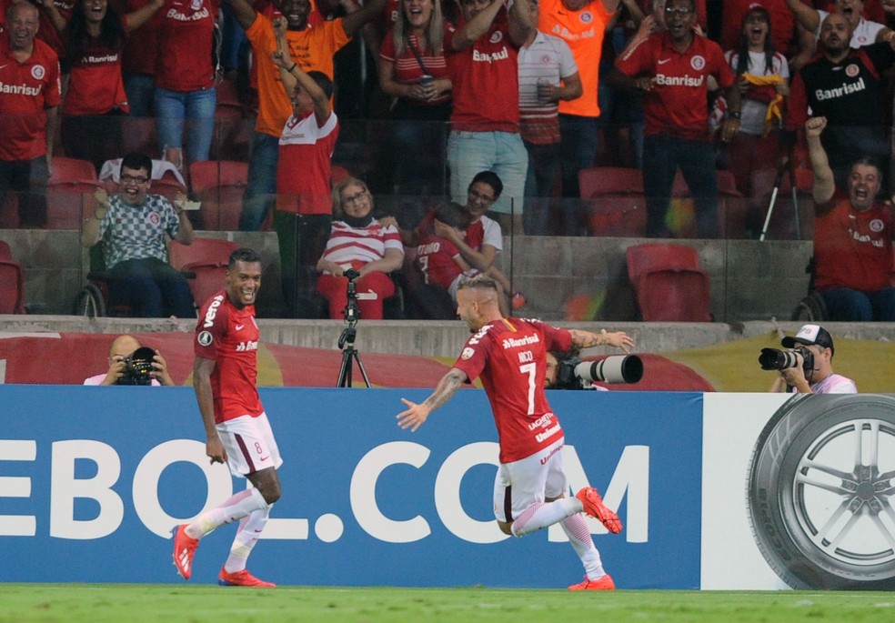 Nico e Edenílson marcaram os gols do Inter  — Foto: Wesley Santos/Agência PressDigital