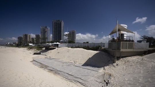 Obra da Prefeitura interrompida na praia da Barra custou R$ 1,6 milhão aos cofres públicos
