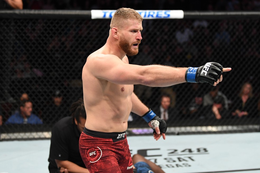 Jan Blachowicz nocauteou Corey Anderson na luta principal do UFC Rio Rancho — Foto: Getty Images