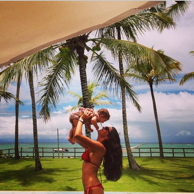 Dani Sarahyba curte a filha em dia de sol (Foto: Reprodução/ Instagram)