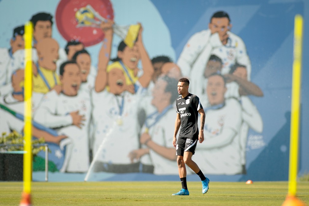 João Victor revela admiração por Gil e Sérgio Ramos e explica poucas faltas