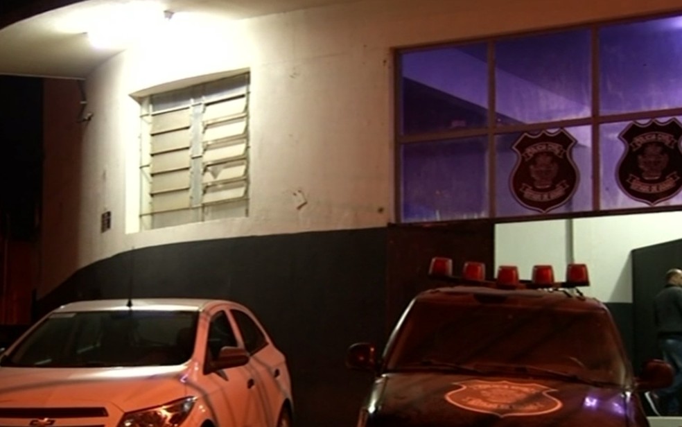 Delegacia de Flagrantes de AnÃ¡polis (Foto: ReproduÃ§Ã£o/TV Anhanguera)