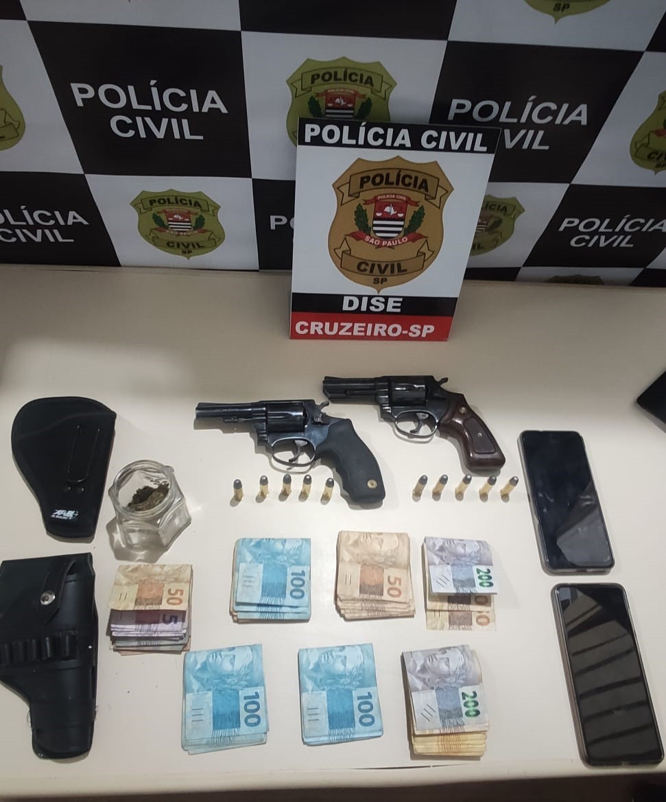 Jovem é preso com armas, munições e drogas em Cruzeiro
