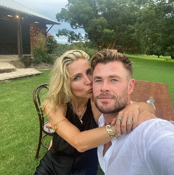 O ator australiano Chris Hemsworth esteve em Itália acompanhado