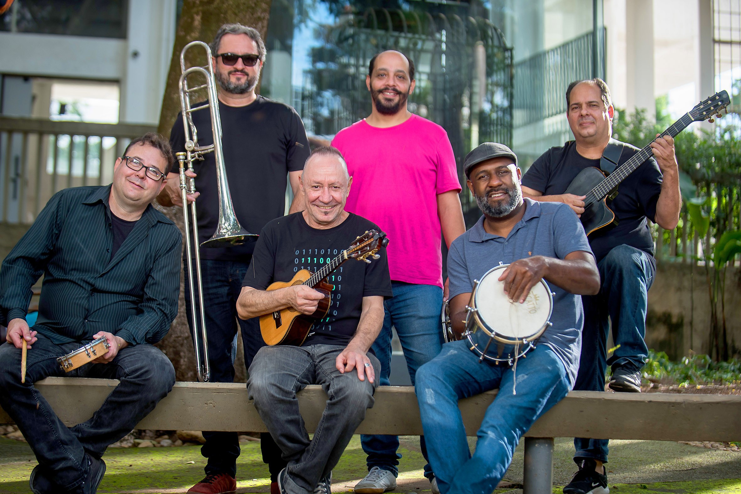 Zé da Guiomar reúne sambas de Batatinha, Riachão e Wando no álbum que resume a carreira do grupo mineiro