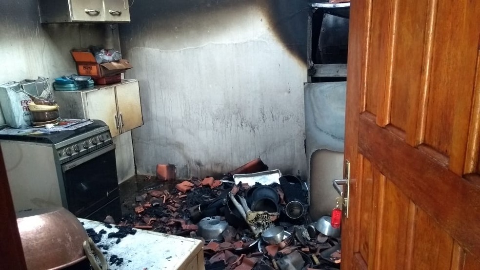 Incêndio destrói cozinha de casa em Avaré — Foto: Arquivo Pessoal