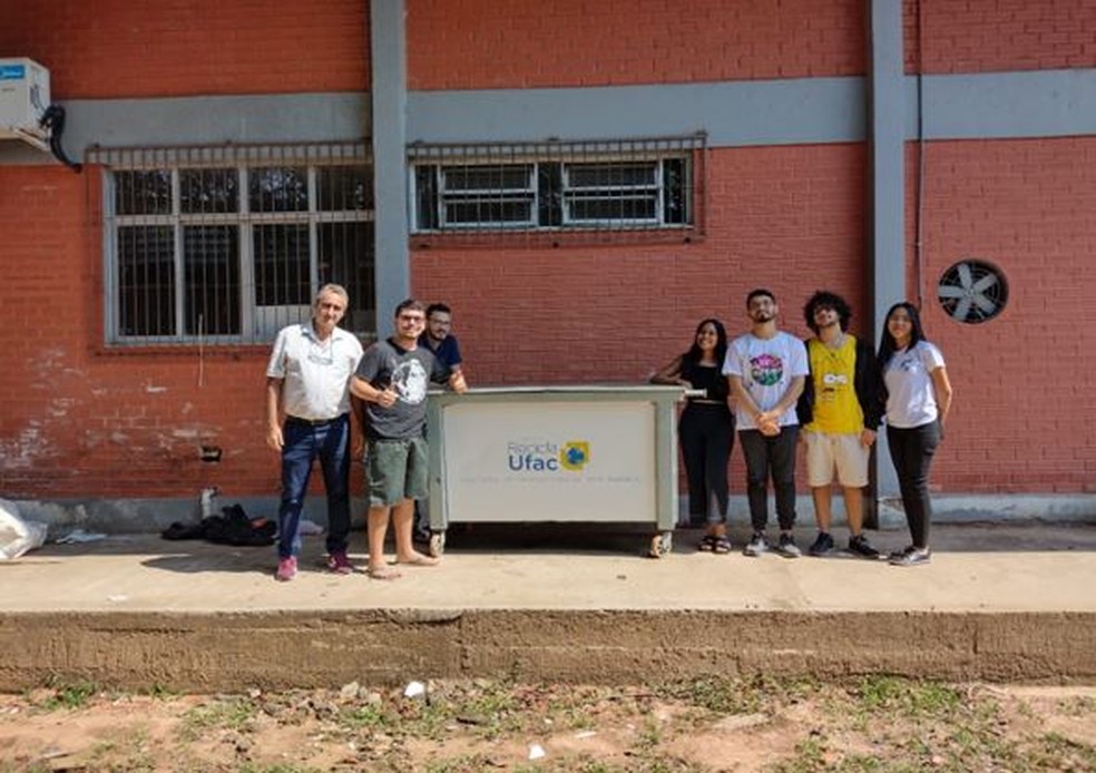 Material é vendido e dinheiro será usado no pagamento de placas de formatura — Foto: Arquivo/Projeto de Extensão Recicla Ufac: Ano 1