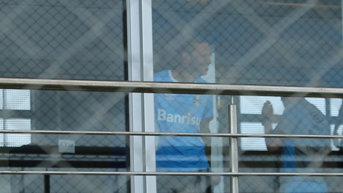 Roger separa elenco por setores para treino físico; Luan treina na academia