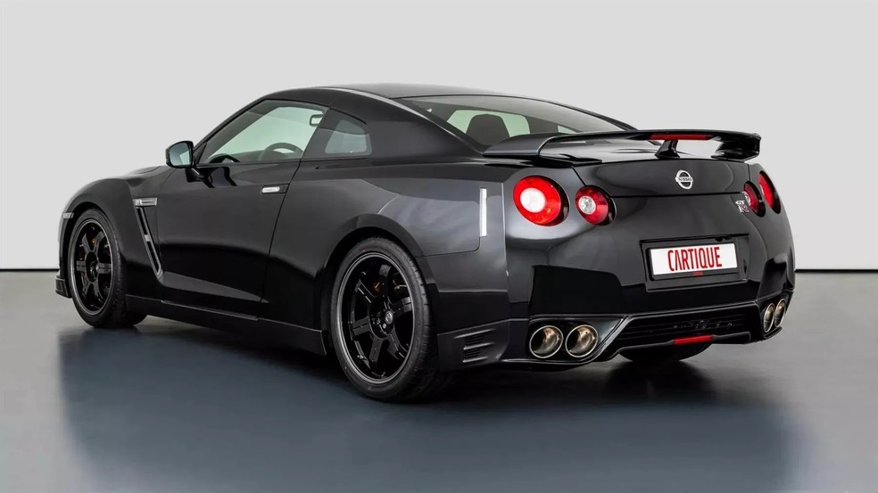 Nissan GT-R de Sebastian Vettel tem rodas pretas de 20 polegadas — Foto: Divulgação