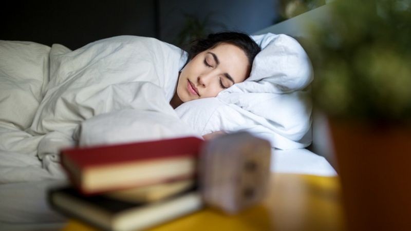 Boas noites de sono são essenciais para a saúde do corpo e da mente (Foto: Getty Images via BBC News)