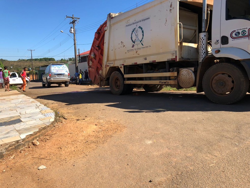 Veículo seguia pela Rua Montreal e motorista fez marcha ré para adentrar na Rua da Paz (Foto: Jeferson Carlos/G1)