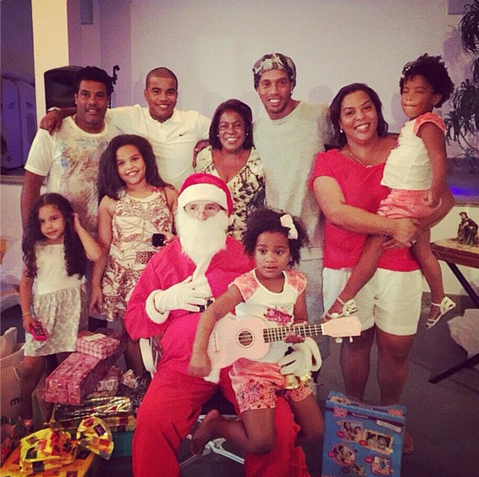 Ronaldinho Gaúcho natal família (Foto: Reprodução/ Instagram)