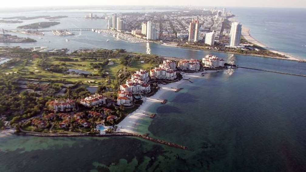 A ilha exclusiva de Fisher Island, um dos bairros mais ricos dos Estados Unidos. — Foto: Getty Images via BBC