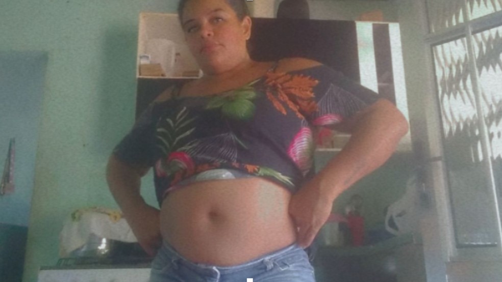 Após sentir dor nas costas, mulher descobre que está grávida de quase oito meses  — Foto: Arquivo Pessoal 