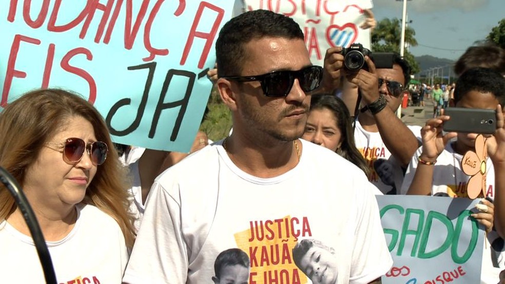 Rainy Butkovsky participou de protesto em Camburi, Vitória. (Foto: Samy Ferreira/ TV Gazeta)