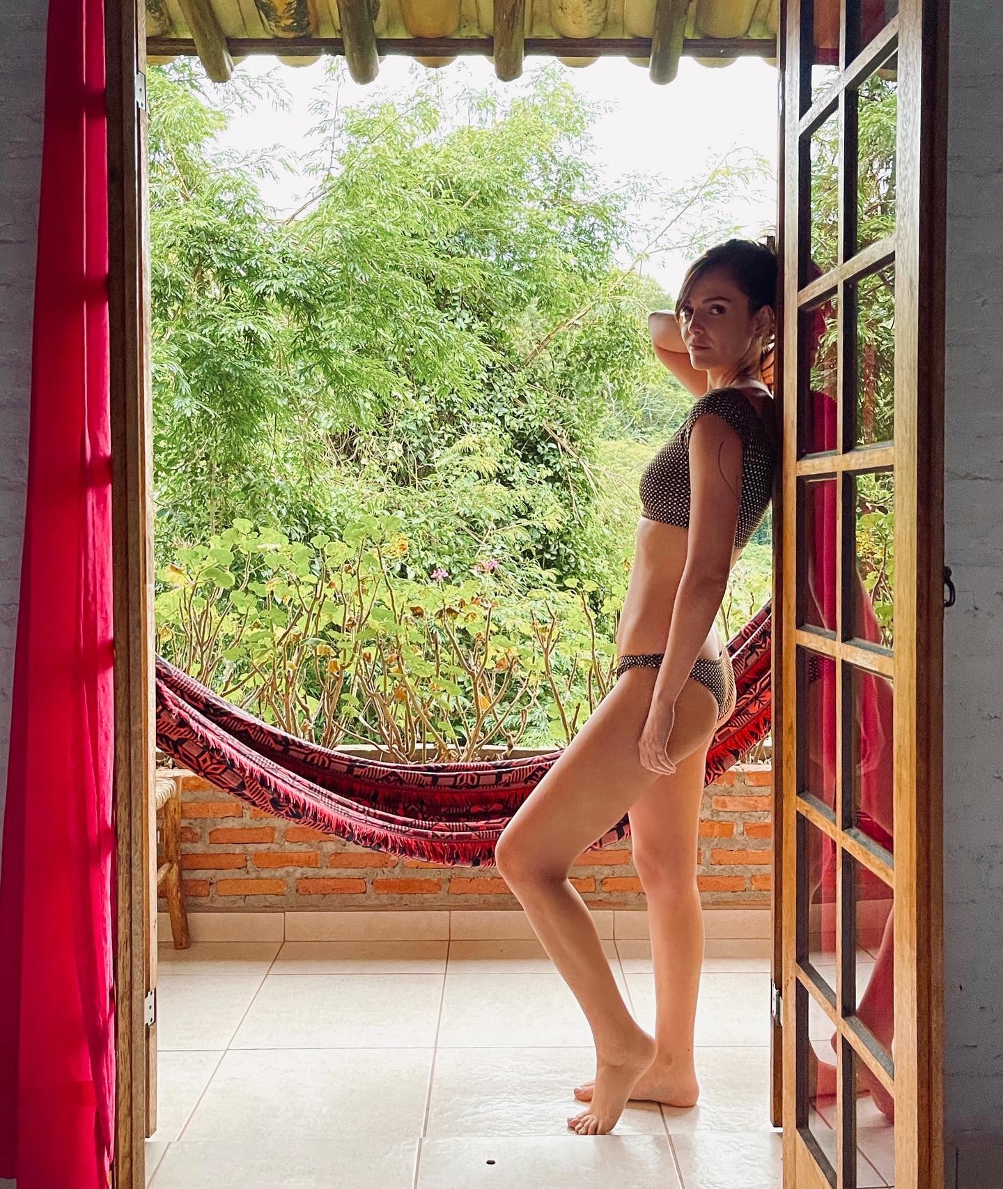 Titi Muller posta foto de biquíni para 'recuperar os seguimores que vazaram' (Foto: reprodução/instagram)