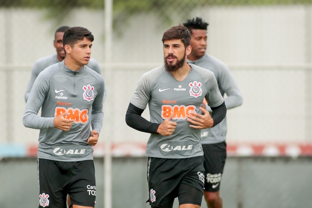 Dupla de gringos festeja chance no Corinthians e promete 