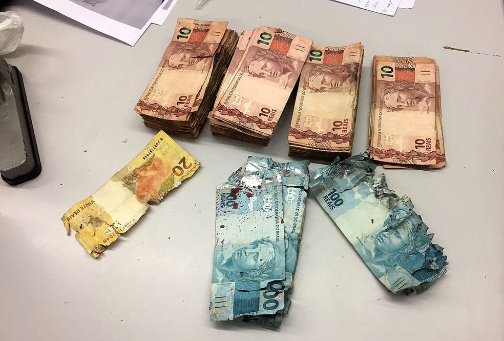 Dinheiro recuperado pela Polícia Militar de Gavião Peixoto (Foto: Polícia Militar/Divulgação)