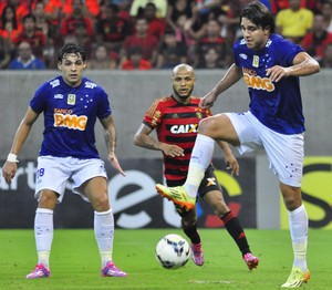 Atacante Marcelo Moreno, do Cruzeiro, na partida diante do Sport na Arena Pernambuco (Foto: Anderson Stevens/Light Press)