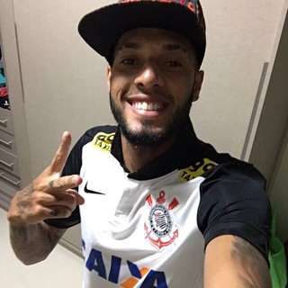 Paulinho Corinthians Flamengo (Foto: Reprodução / Twitter) Paulinho Corinthians Flamengo (Foto: Reprodução / Twitter)