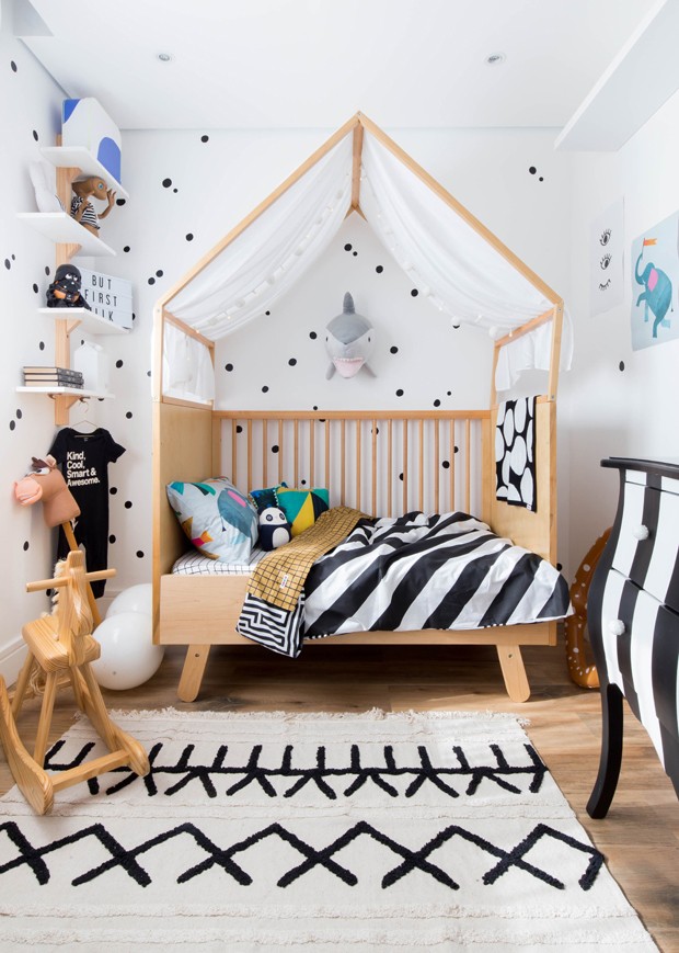 Décor do dia: quarto infantil preto e branco com cama casinha (Foto: Estúdio Pulpo)