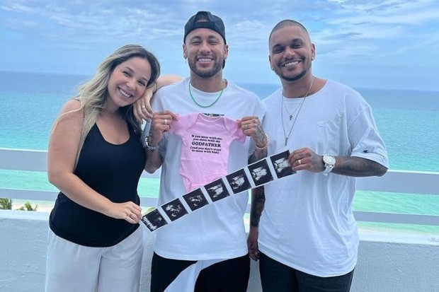 Neymar posa ao lado dos amigos Bianca Coimbra e Cris Guedes (Foto: Reprodução/Instagram)