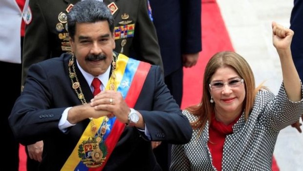 A reeleição de Maduro, em 2018, foi contestada dentro e fora da Venezuela; a oposição nao reconhece a vitória e alega uso da máquina estatal para conseguir votos  (Foto: Reuters/via BBC News Brasil)