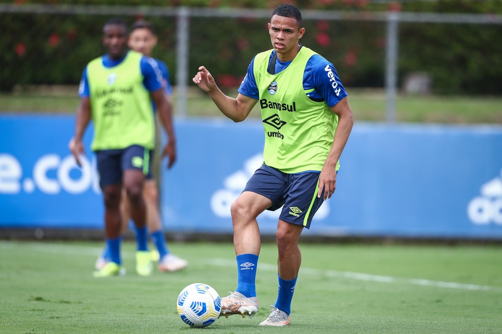 Vanderson em treino do Grmio  Foto: Lucas Uebel/Grmio