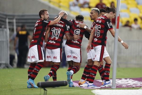 Jogadores do Flamengo comemorando gol (Foto: Reprodução/Instagram)